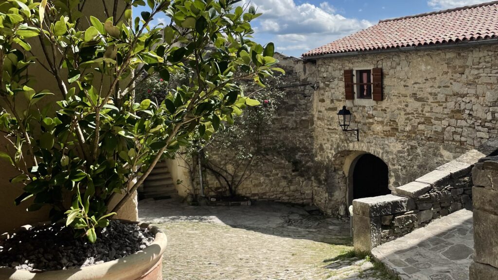 Hum, Croatia